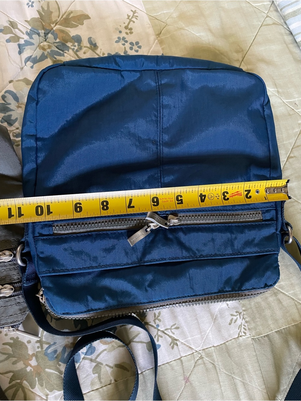 Baggallini bags/Crossbody bags - Picture 8 of 12